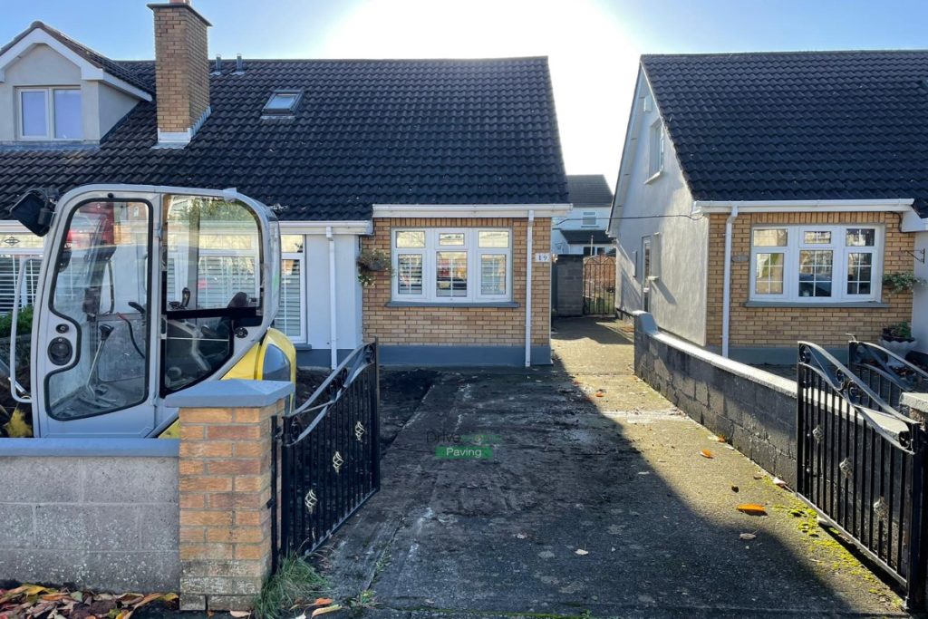 Driveway with Kandla Grey Limestone Slabs and Cobblestone Border in Hartstown, Dublin (2)