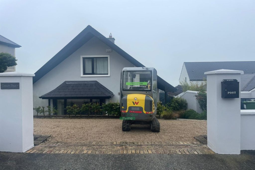 Driveway with Golden Gravel and Granite Cobbles in Wicklow (1)
