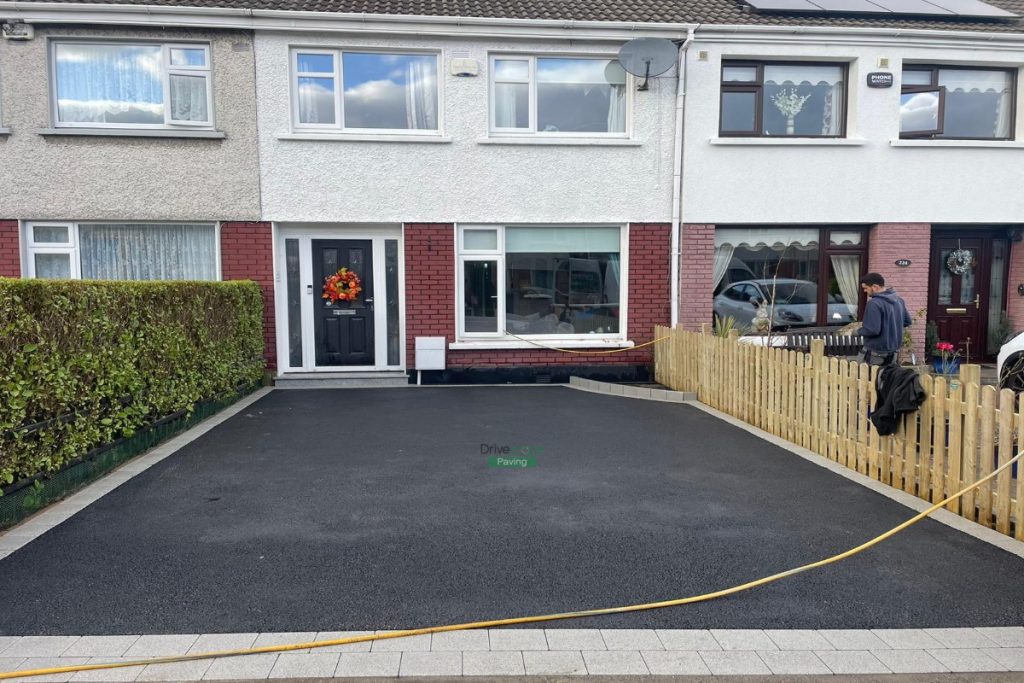 Asphalt Driveway with Bull-Nose Step and Picket Fence in Dublin