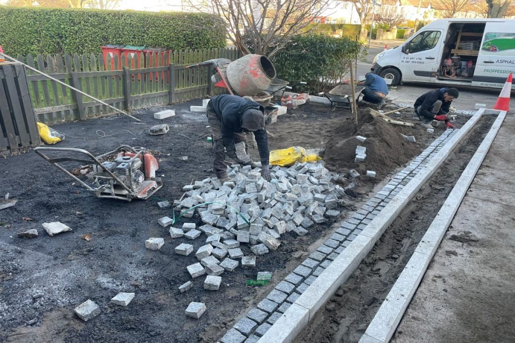 Driveway with Golden Ballylusk Gravel and Granite Cobblestones in Clontarf, Dublin (4)