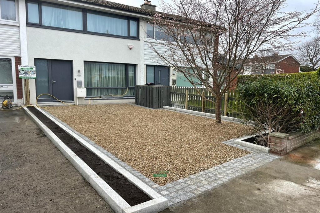 Driveway with Golden Ballylusk Gravel and Granite Cobblestones in Clontarf, Dublin