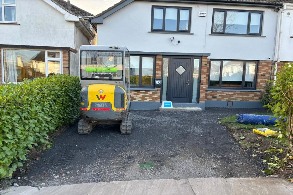 Asphalt Driveway with Silver Granite Corrib Paved Border in Portmarnock, Dublin (1)