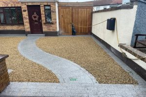 Driveway with Ballylusk Gravel, Granite Cobbles and Slabs in Clontarf, Dublin (3)