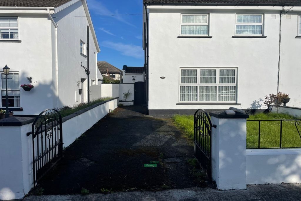 Driveway with Golden Gravel and Granite Cobbles in Dublin (1)