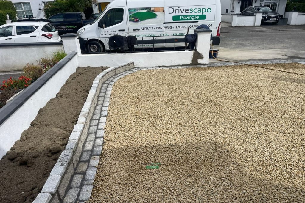 Driveway with Golden Gravel and Granite Cobbles in Dublin (6)
