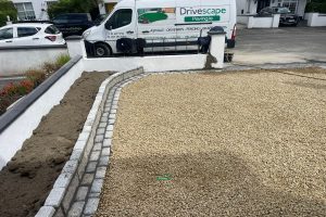 Driveway with Golden Gravel and Granite Cobbles in Dublin (6)