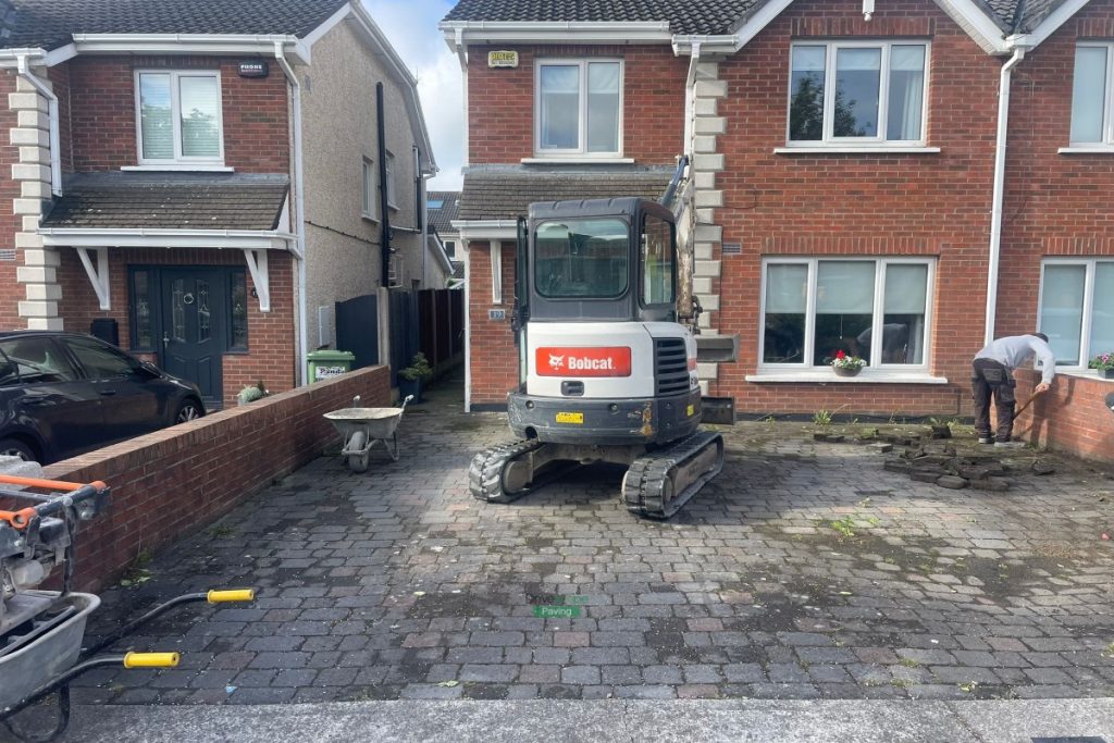 Gravelled Driveway with Silver Granite Cobbles and Bullnose Step in Malahide, Co. Dublin (1)