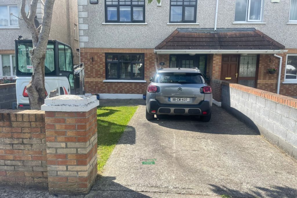 Asphalt Driveway with Silver Granite Paved Border in Clonee, Dublin (1)