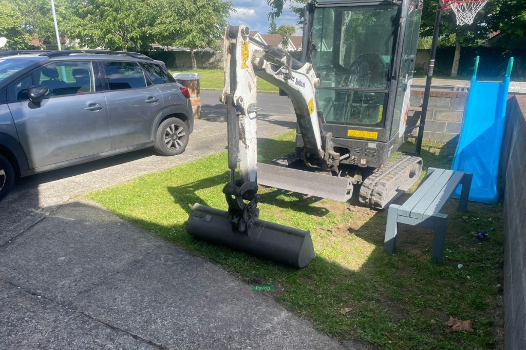 Asphalt Driveway with Silver Granite Paved Border in Clonee, Dublin (3)