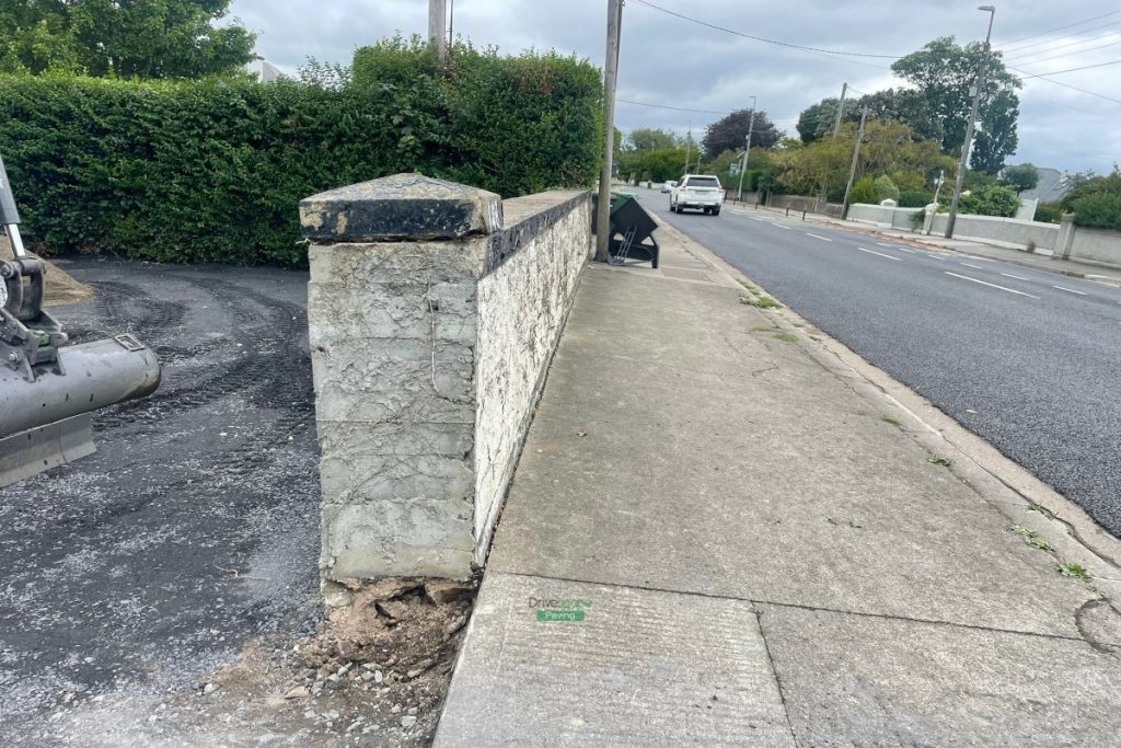 Gravelled Driveway with Cobbled Apron, New Wall and Lawn in Sutton, Dublin (2)