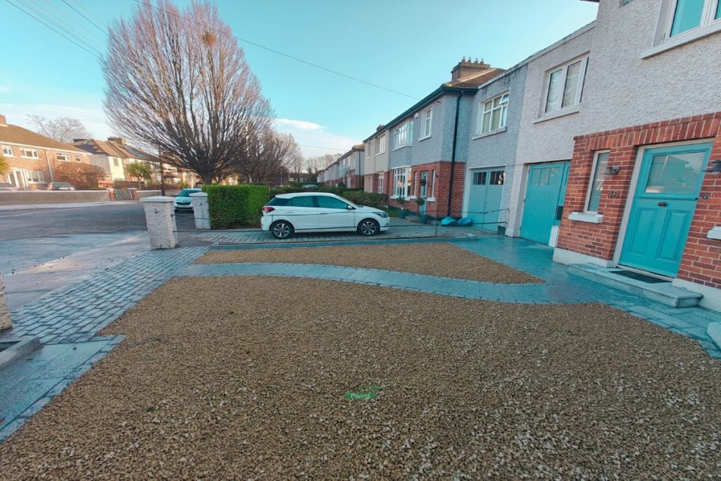 Gravelled Driveway with Granite Pathway and Cobbled Apron in Dublin (2)
