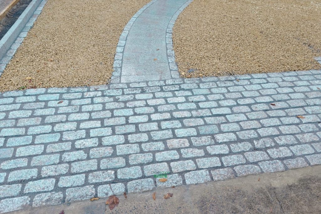 Gravelled Driveway with Granite Pathway and Cobbled Apron in Dublin (8)