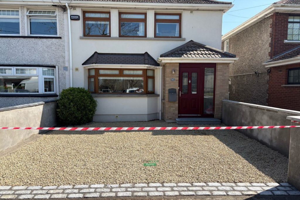 Gravelled Driveway with Granite Cobblestones and Step in Beaumont, Dublin (4)