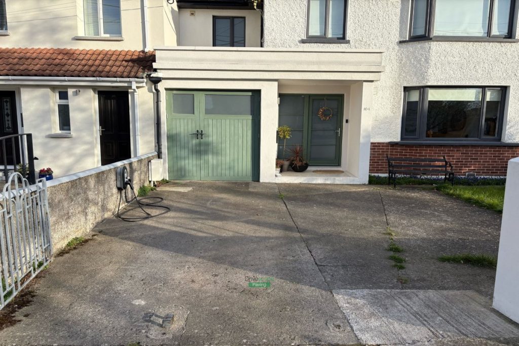 Resin-Bound Driveway with Silver Granite Cobblestones and Granite Slabs in Terenure, Dublin (1)