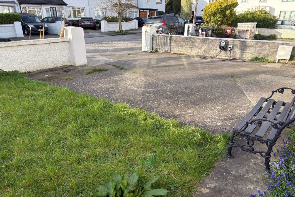 Resin-Bound Driveway with Silver Granite Cobblestones and Granite Slabs in Terenure, Dublin (2)