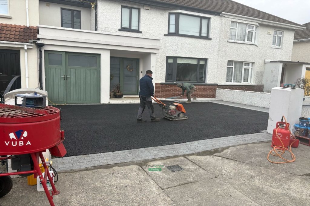 Resin-Bound Driveway with Silver Granite Cobblestones and Granite Slabs in Terenure, Dublin (3)
