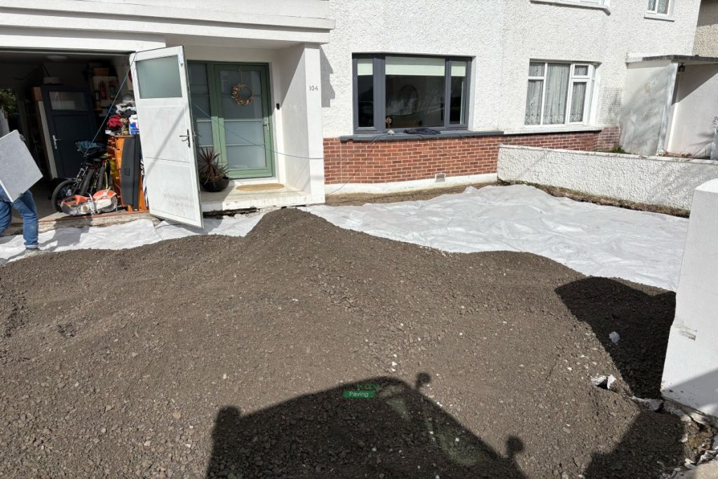 Resin-Bound Driveway with Silver Granite Cobblestones and Granite Slabs in Terenure, Dublin (4)
