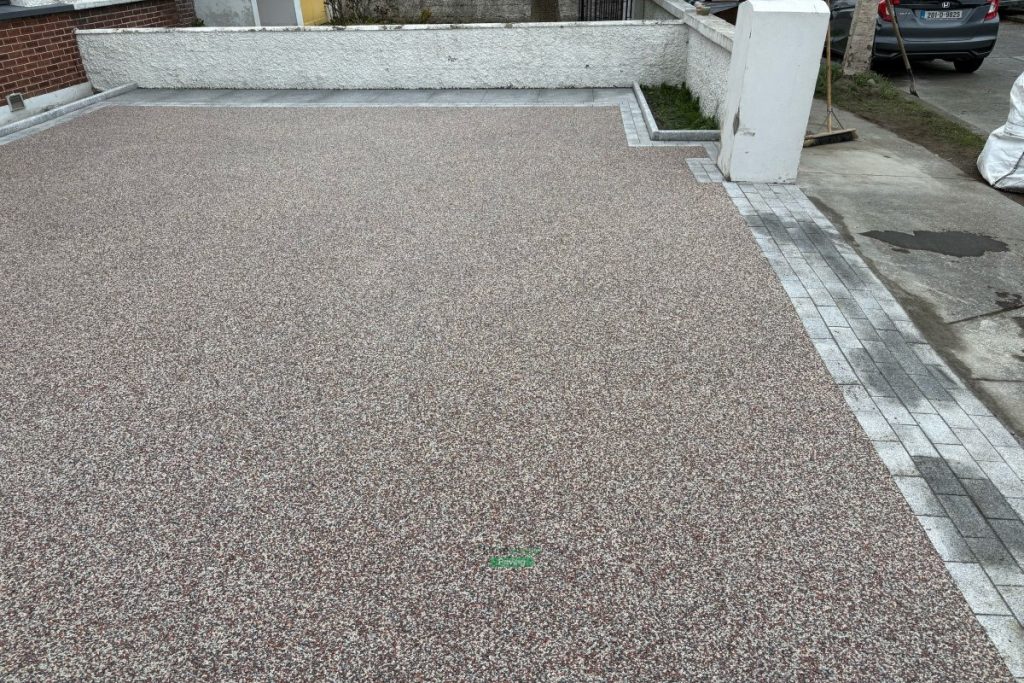 Resin-Bound Driveway with Silver Granite Cobblestones and Granite Slabs in Terenure, Dublin (9)