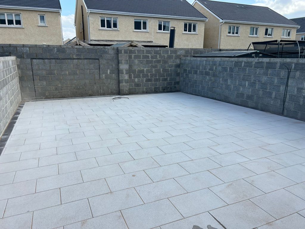 Porcelain Patio with Walkway and Recessed Covers in Hansfield Wood, Dublin (6)